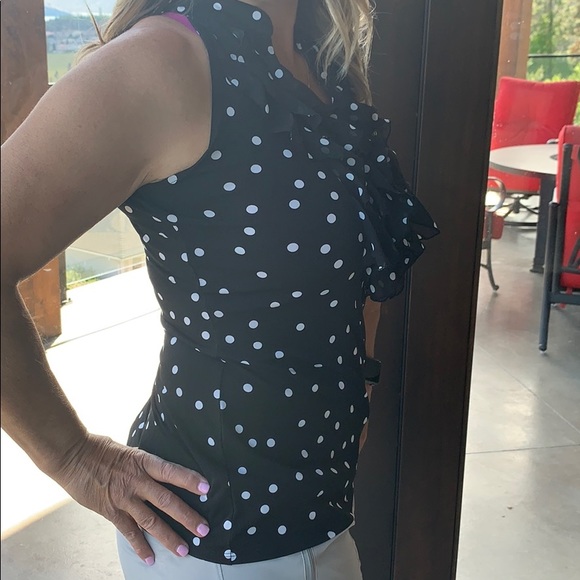 White House sleeveless blouse. - Picture 2 of 3